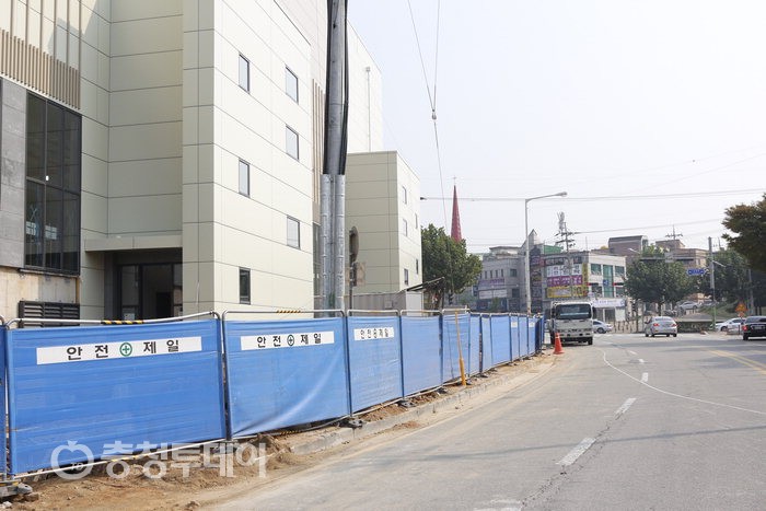 청주 용암동 롯데시네마 공사장 ‘불법 도로점용