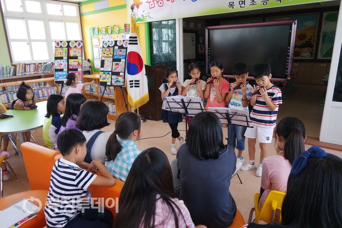 학교에서 놀다온 아이 부모에게 꿈을 말하네