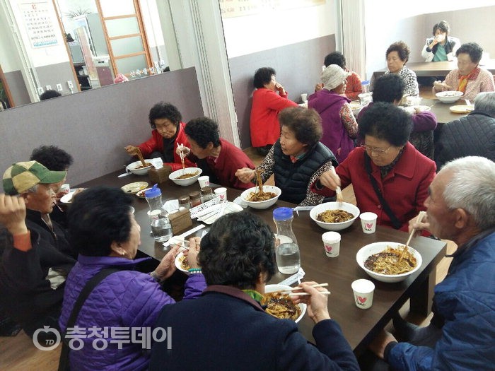 부여 내산면 동금성반점 3년째 짜장면 나눔