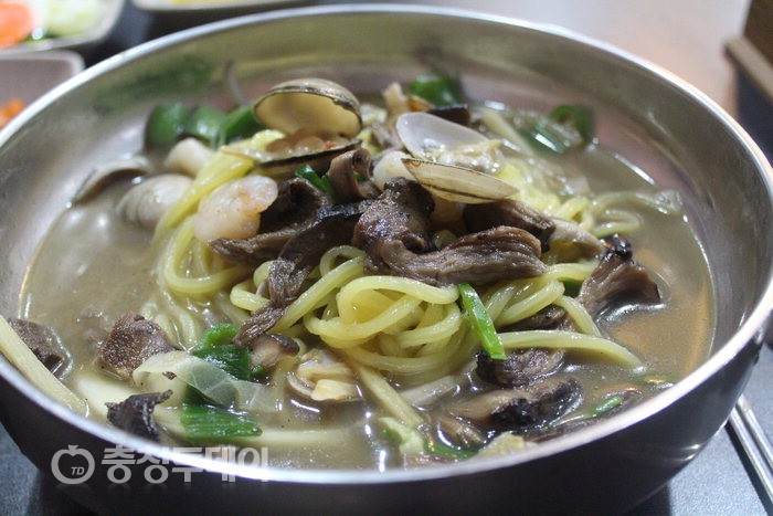 감칠맛 더한 ‘능이짬뽕’ 건강은 덤