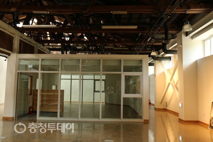 청주 동부창고 문화센터로 재탄생 “창고싸롱으로 마실 오세요”