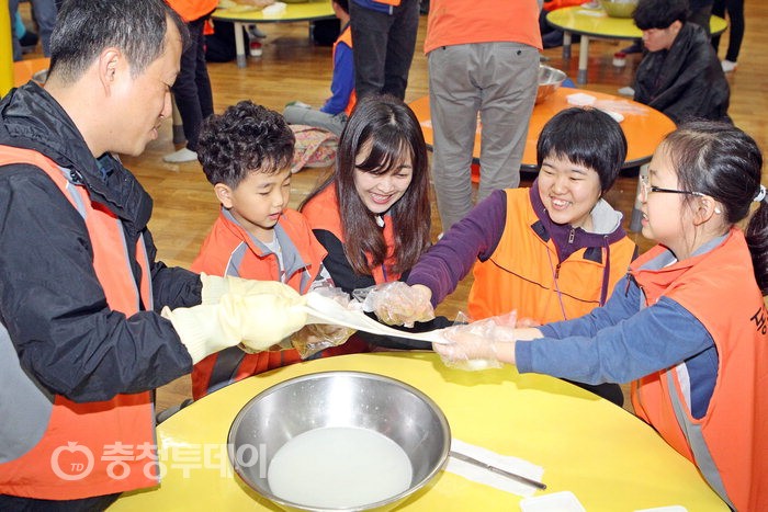한국타이어 동그라미봉사단 중증장애인 문화체험 동행