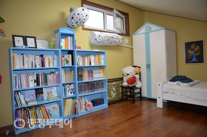 깊어가는 가을 책과 하룻밤 어떠세요…괴산 숲속작은책방 인기