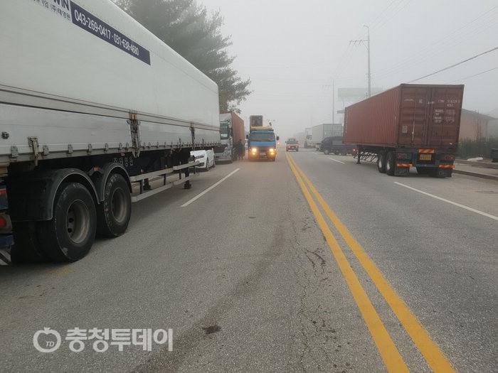 “옥천 시골 도로가 택배차량 주차장” CJ대한통운 대전물류센터 여파