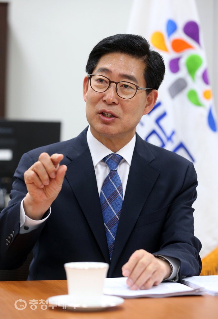 양승조 충남지사 저출산 문제 해결·청년 일자리 창출…더 행복한 충남 만들 것