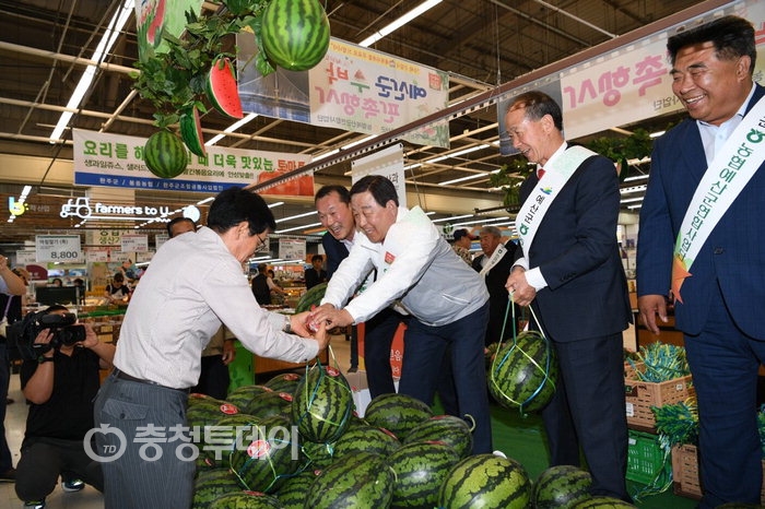 품질좋고 맛도 좋은 예산수박 왔어요