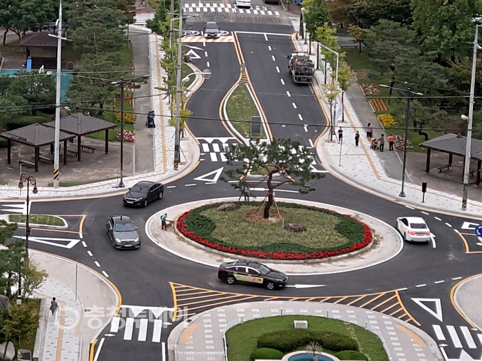 충주시청 앞 사거리 회전교차로 설치완료