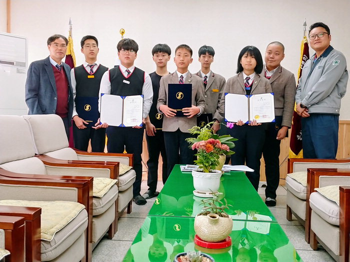 한일시멘트 단양공장, 매포중 학생들에 장학금 수여