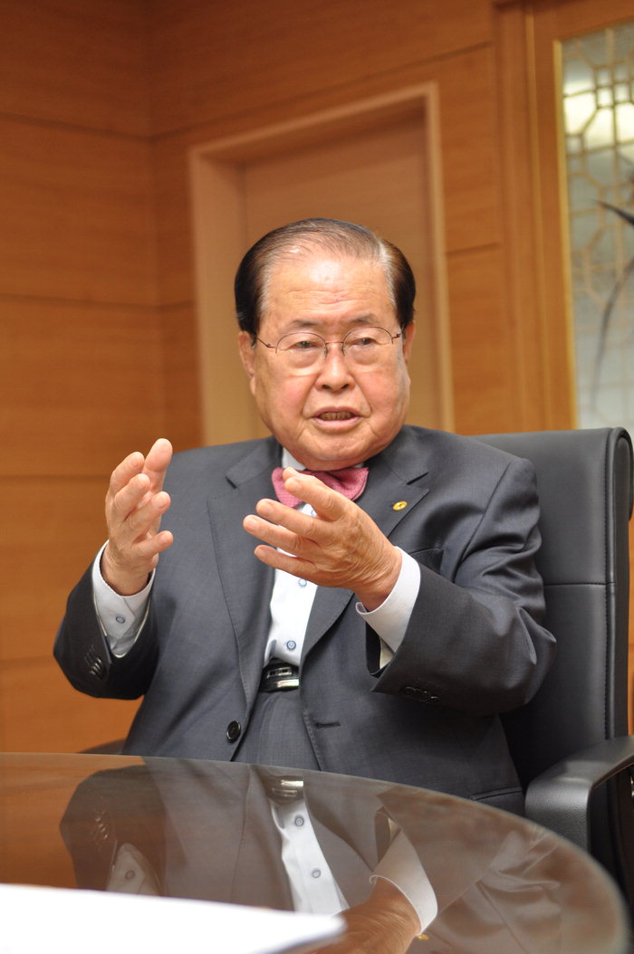 김희수 건양대학교 명예총장 의사·총장… 부지런히 걸어온 삶이 젊은 에너지 비결
