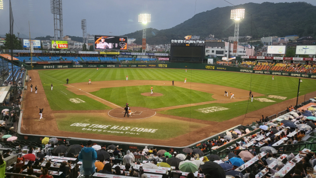 추격 분위기에 아쉬운 강우콜드… 한화, KT전 3-5 패
