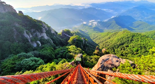 작은 설악산 옹골찬 바위산, 논산 대둔산