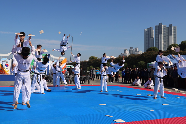 우리의 소중한 무심천… 사랑하는 만큼 봉지 채우며 걸었어요