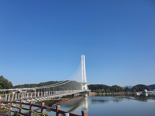 예산군 관광객 355만명… 일등공신 예당호 출렁다리