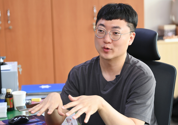 김선태 충주시 홍보담당관실 뉴미디어 팀장 "충주맨은 잘하고 싶은 마음이 만든 결과"