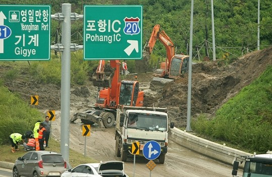 포항IC 진입로 산사태