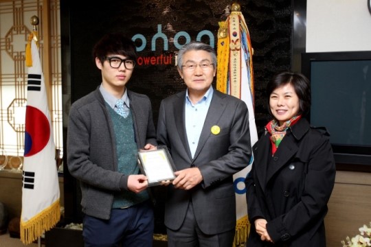 붕어빵 팔아 장학금 낸 대학생 `화제`