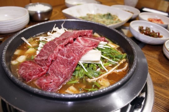 된장향 머금은 한우갈비 `맛보세요`