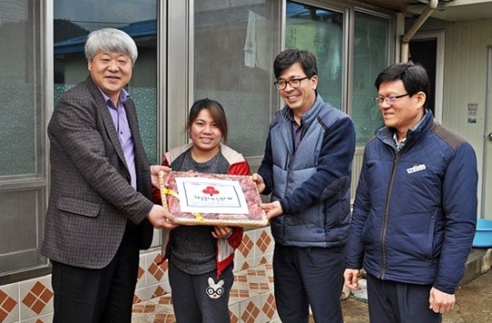 청송양수발전소, 다문화가족 한우세트 전달
