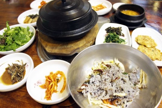 오리고기집의 비책, 가마솥더덕비빔밥