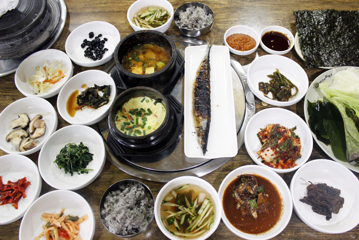 청송약수 머금은 꿀맛같은 가마솥정식