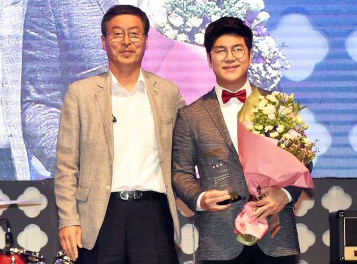 `뿐이고`의 가수 박구윤, 청송군 명예홍보대사