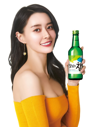금복주, `맛있는 참` 새 광고모델 `나라` 선정
