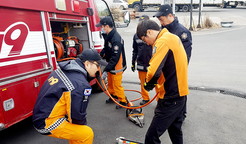 영천소방서 금호119안전센터 유압장비 작동 점검 실시
