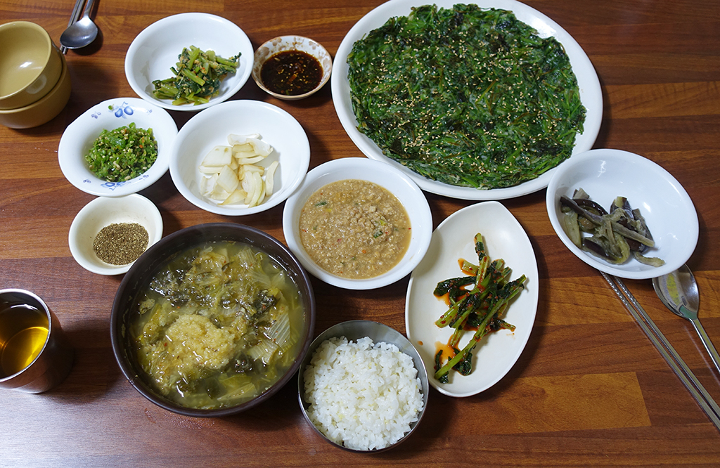 바쁜 걸음 쉬어가게 하는, 과하지 않게 담박한 맛을 찾다