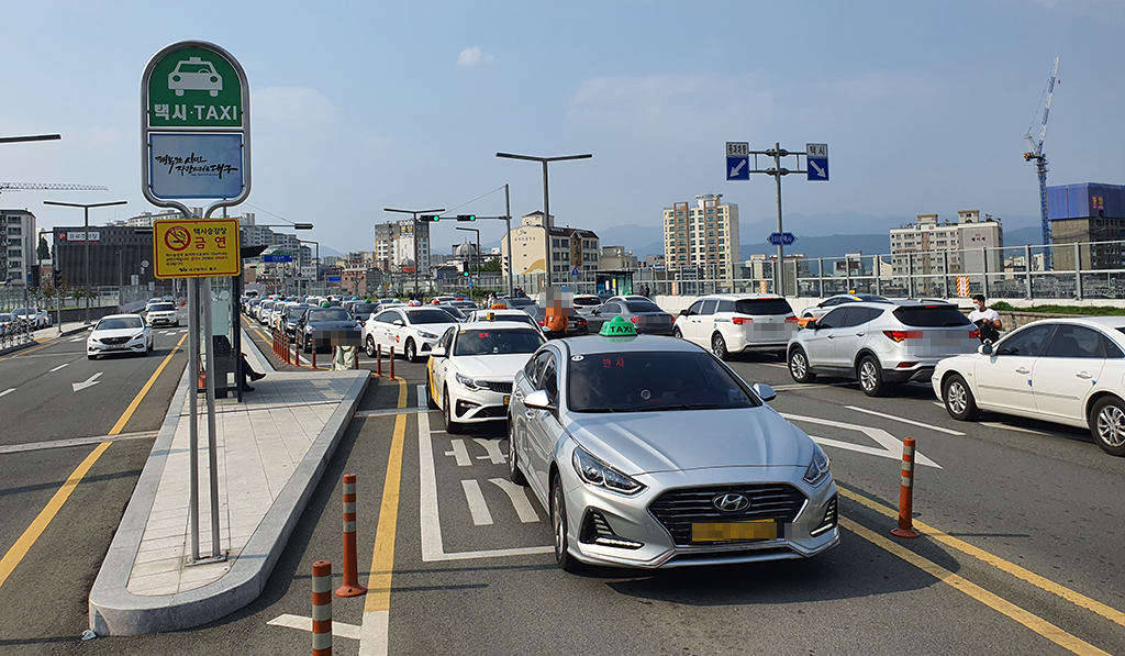 손 들어 택시는 옛말… 대세는 어플 콜