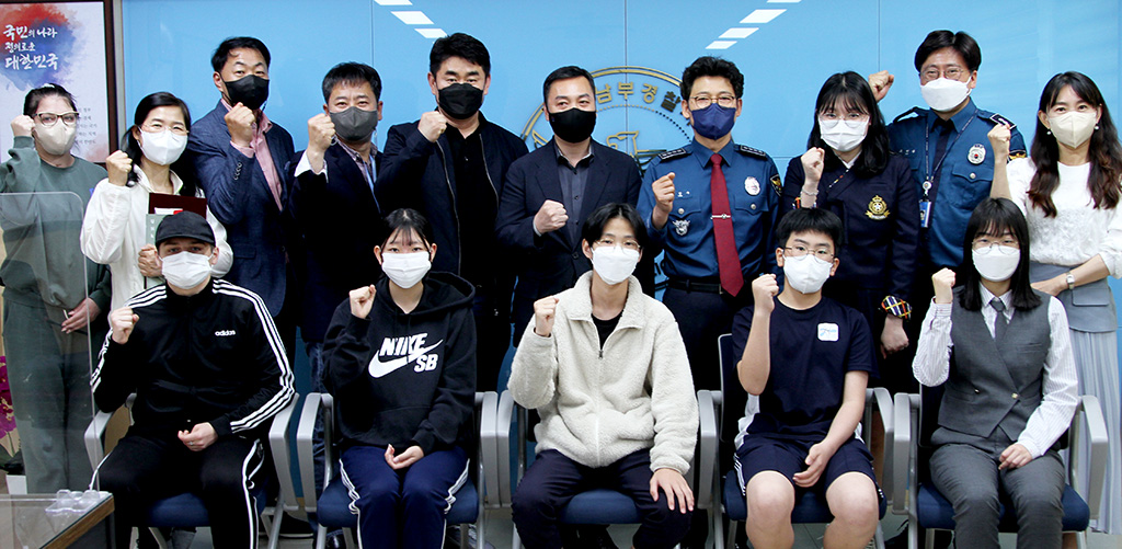 대구남부서-(주)한류닷컴 모범청소년 장학금 전달