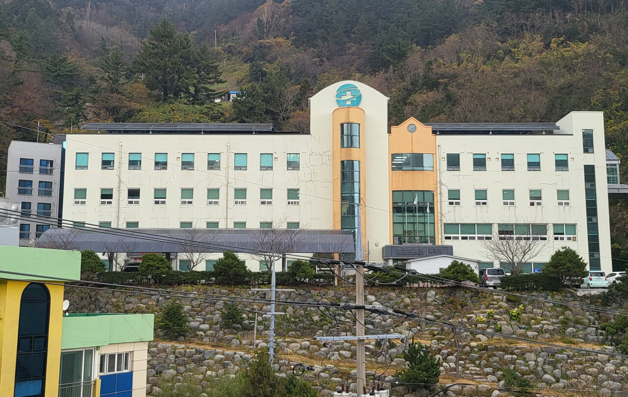 울릉도 병든 어르신 복지부가 사지로…울릉군 요양병원 없애라