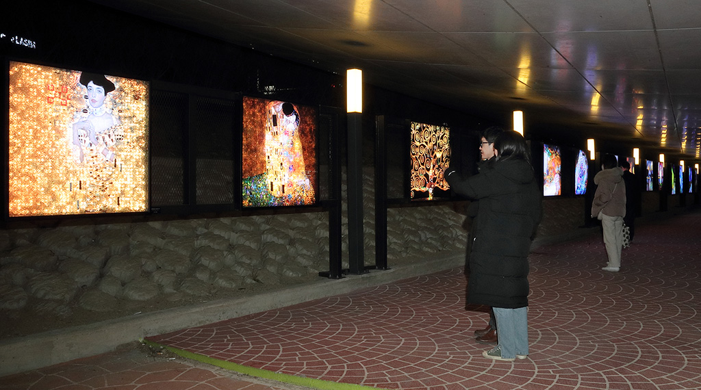 3호선 역사 하부 쉼터에 LED 아트갤러리 조성