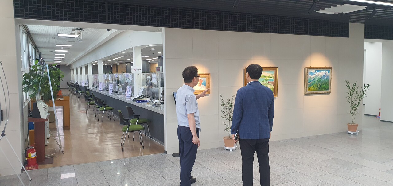 경산시청 본관로비, 작은 미술관 개장