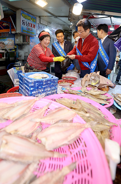 이철우 도지사 포항 죽도시장에서 장보기 행사