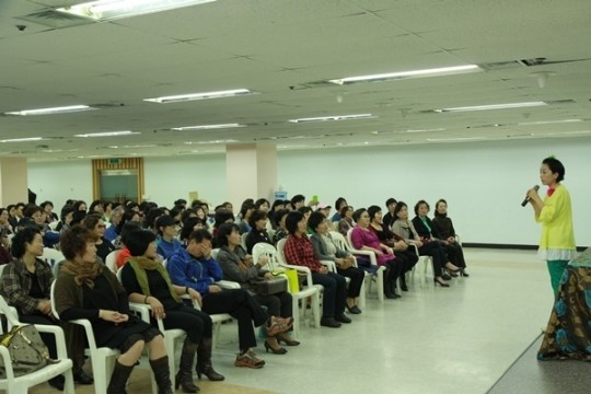 대우백 화점 장미화 씨 웃음특강 열어