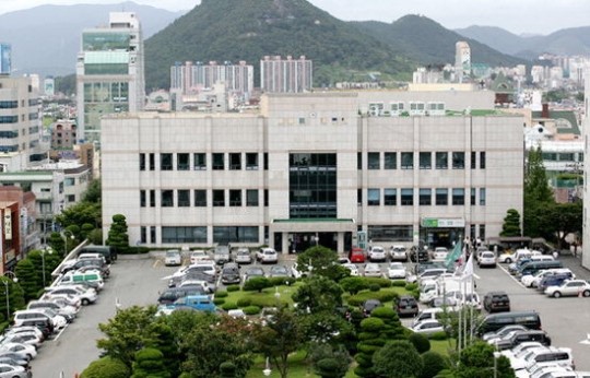 김해시도시개발공사 설립 두고 힘겨루기