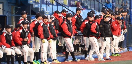 마산고-용마고 경남야구 100주년 빛냈다