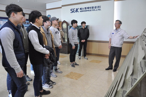 외국인과 의사소통·설계 SW 익히기 중요
