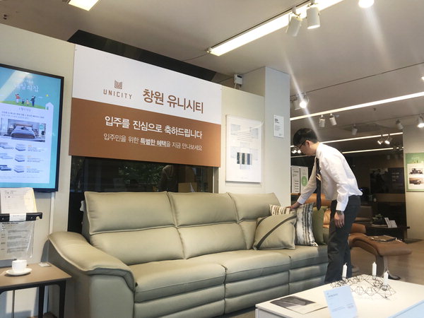 창원 유통가 유니시티 입주민 잡아라
