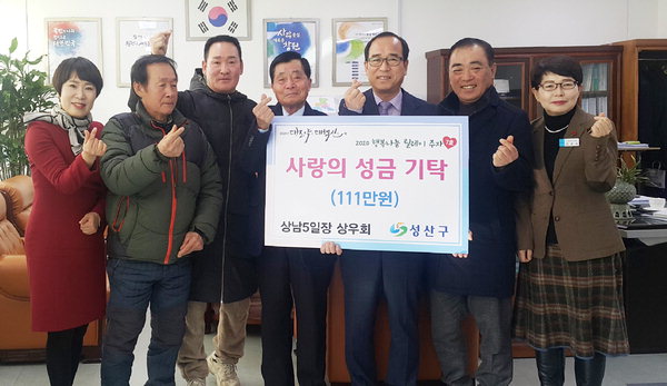 소외된 곳 어루만지는 전통시장 인심