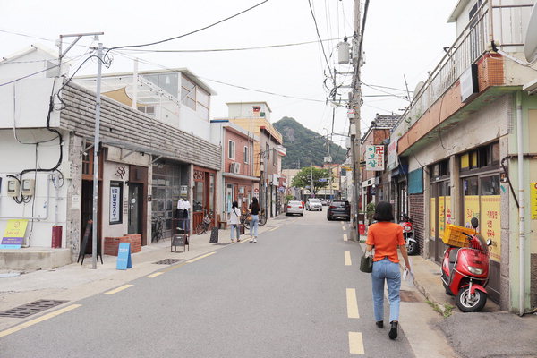 신의 거리라 불리던 곳 힙한 감성 입고 활기