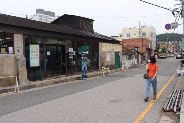 신의 거리라 불리던 곳 힙한 감성 입고 활기