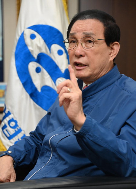 바다 잃은 조합원들에 새 희망 찾아줄 것