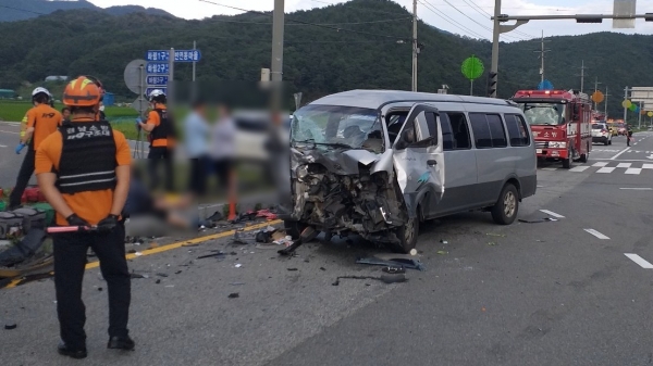 합천 야로면 사거리에서 차량 3대 충돌
