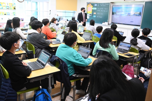 교과서 대신 아이북...대화 그리고 좋아요