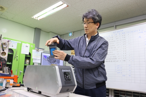 지나 가면서 밟기만 했는데 신발 먼지 클린