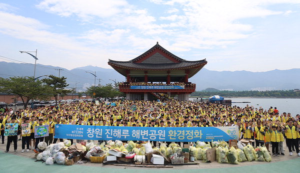 하나님의교회 창원 진해루 해변 정화활동