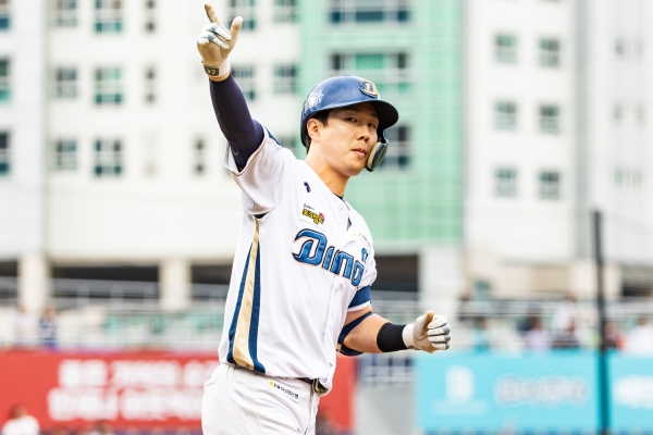 NC, 한화에 11-6 역전승...공동 4위 도약