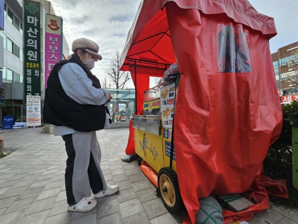 시장·노점상 상인들, 강추위에 덜덜