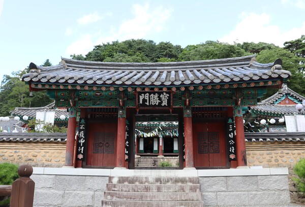 기울어지고, 뒤틀리고 수리 필요한 경남지역 국가유산 살펴보니